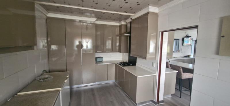 4 Bedroom Property for Sale in Mnandi Gauteng