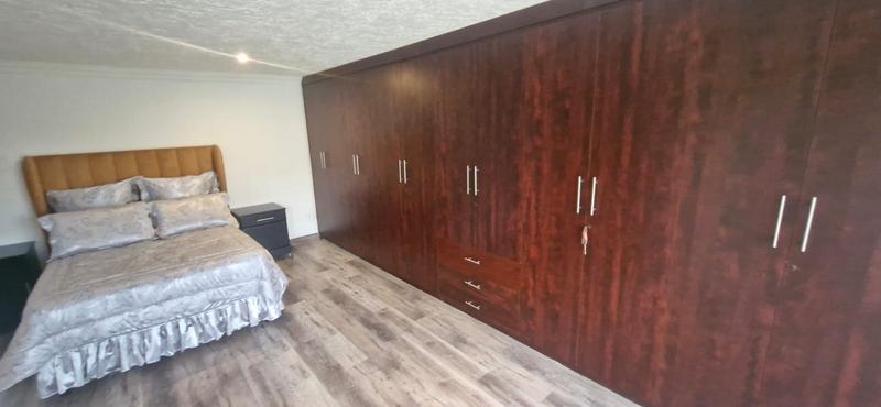 4 Bedroom Property for Sale in Mnandi Gauteng