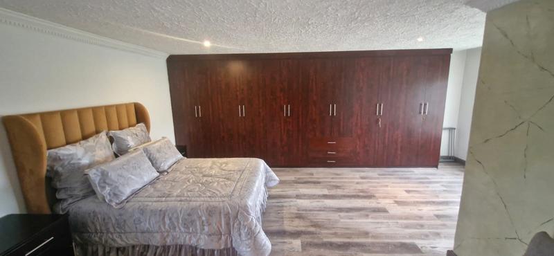 4 Bedroom Property for Sale in Mnandi Gauteng