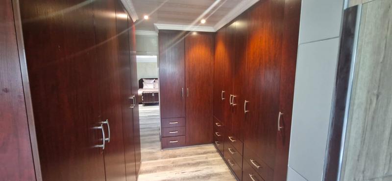 4 Bedroom Property for Sale in Mnandi Gauteng