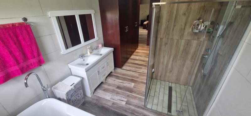 4 Bedroom Property for Sale in Mnandi Gauteng