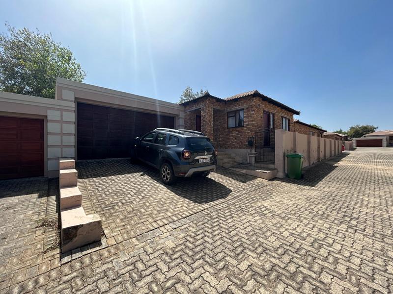 2 Bedroom Property for Sale in The Reeds Gauteng
