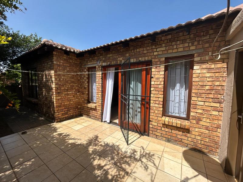 2 Bedroom Property for Sale in The Reeds Gauteng