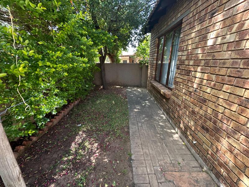 2 Bedroom Property for Sale in The Reeds Gauteng