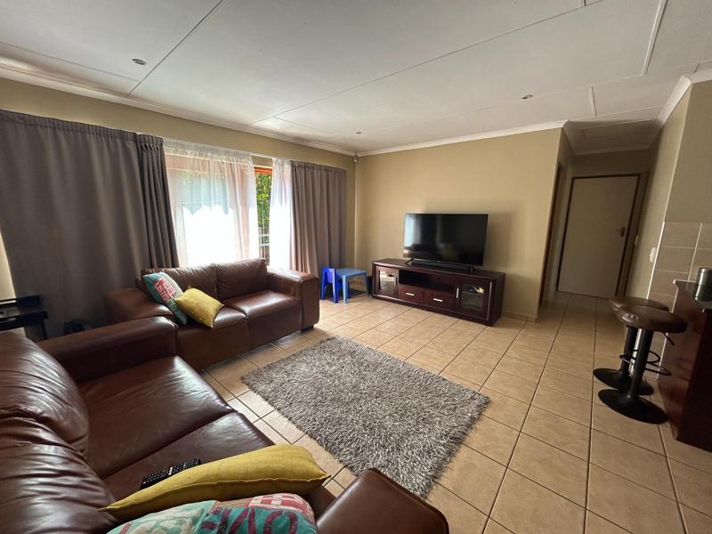 2 Bedroom Property for Sale in The Reeds Gauteng