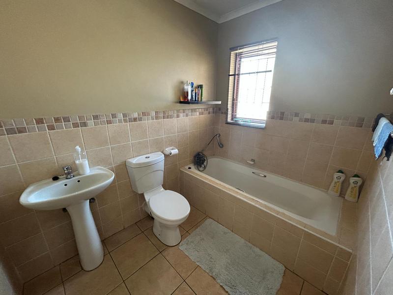 2 Bedroom Property for Sale in The Reeds Gauteng