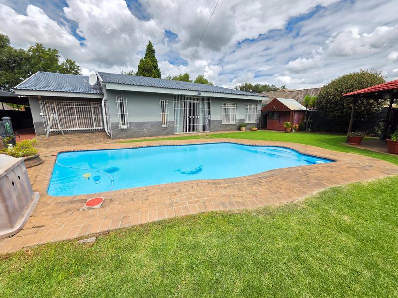 4 Bedroom Property for Sale in Risiville Gauteng