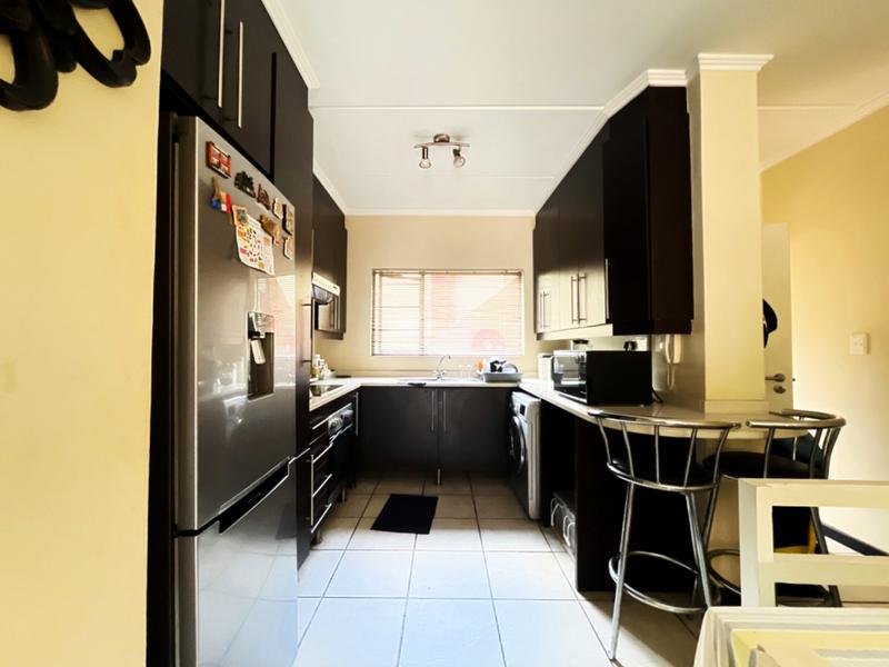 To Let 2 Bedroom Property for Rent in Douglasdale Gauteng