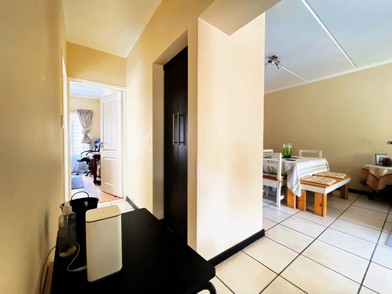 To Let 2 Bedroom Property for Rent in Douglasdale Gauteng