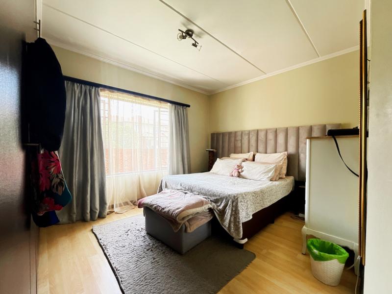 To Let 2 Bedroom Property for Rent in Douglasdale Gauteng