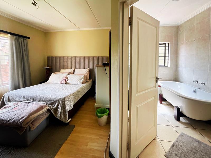 To Let 2 Bedroom Property for Rent in Douglasdale Gauteng