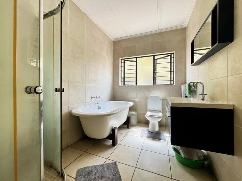 To Let 2 Bedroom Property for Rent in Douglasdale Gauteng