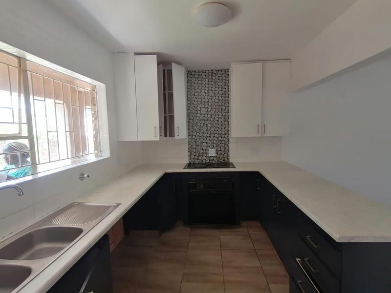 To Let 2 Bedroom Property for Rent in Northcliff Gauteng