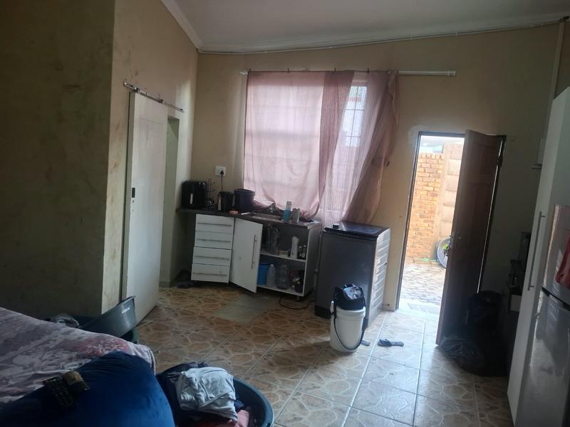 To Let 1 Bedroom Property for Rent in Clayville Gauteng