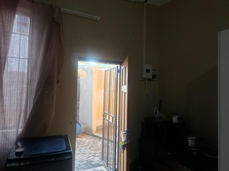To Let 1 Bedroom Property for Rent in Clayville Gauteng