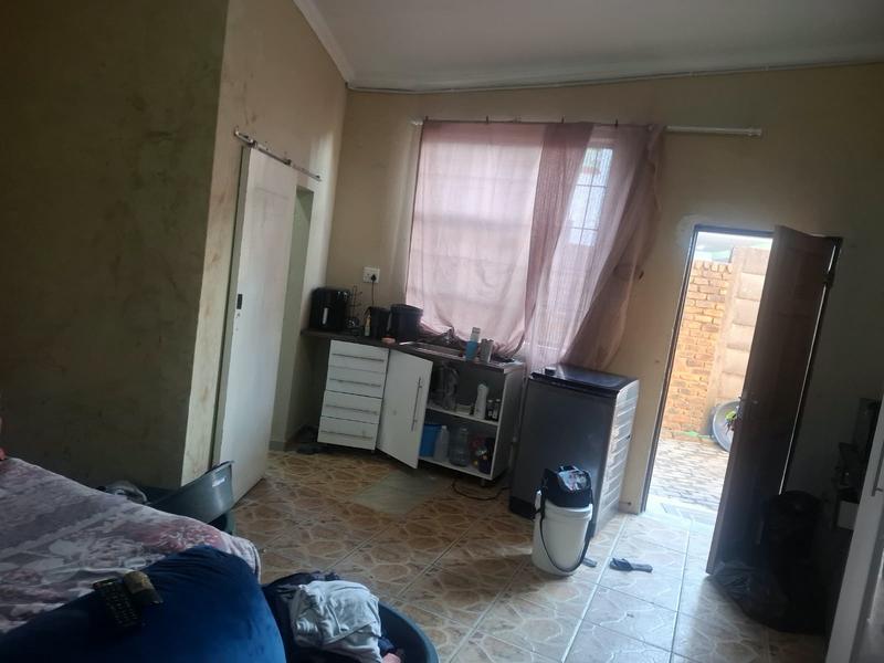 To Let 1 Bedroom Property for Rent in Clayville Gauteng