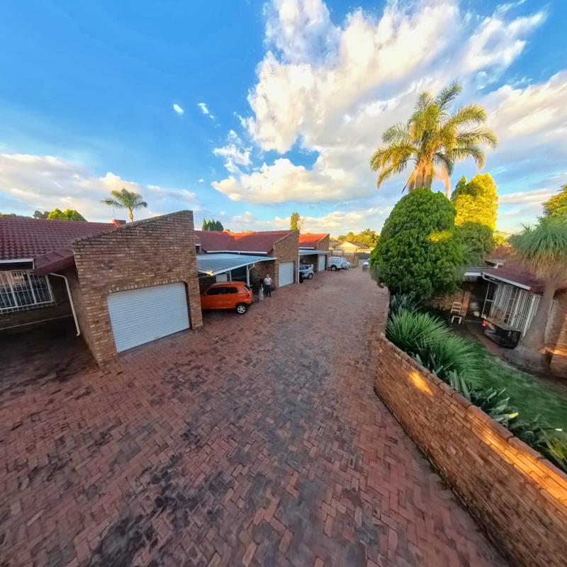 3 Bedroom Property for Sale in Birchleigh Gauteng