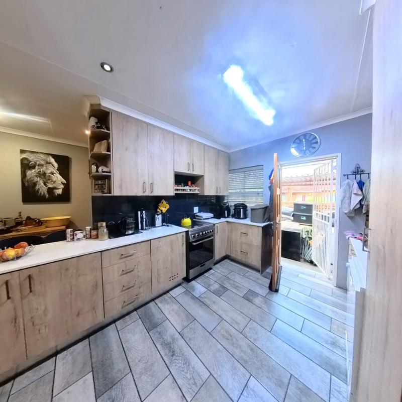 3 Bedroom Property for Sale in Birchleigh Gauteng