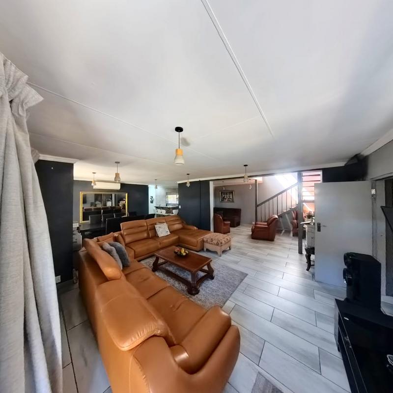 4 Bedroom Property for Sale in Glen Marais Gauteng