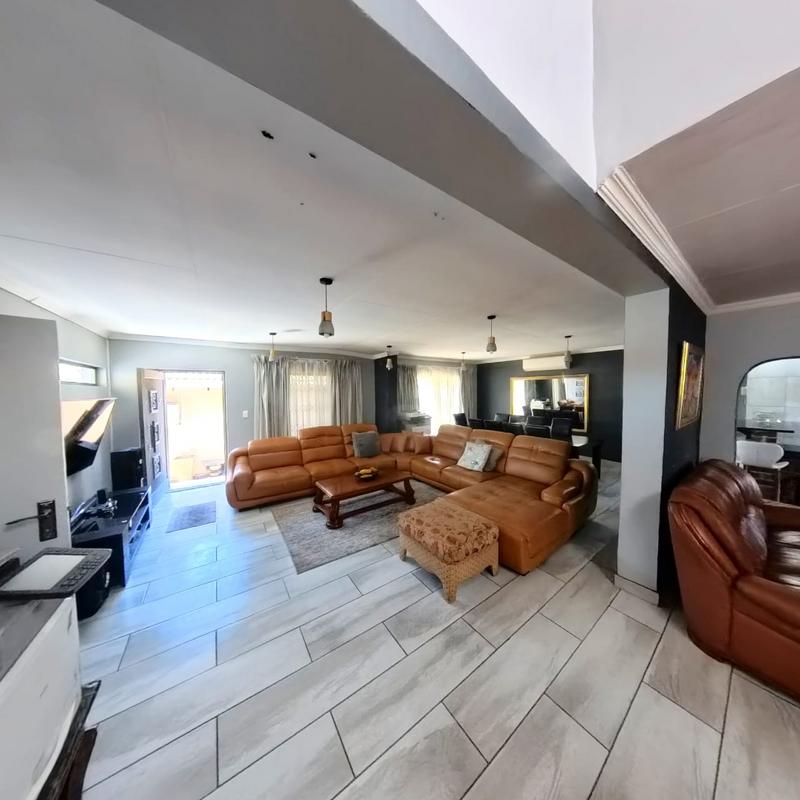 4 Bedroom Property for Sale in Glen Marais Gauteng