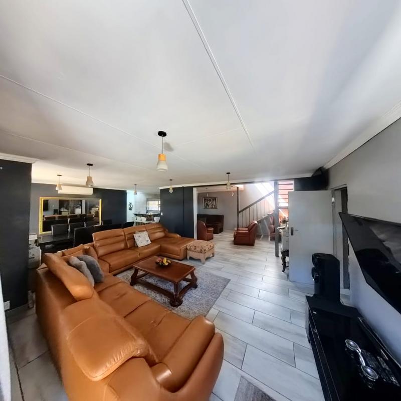 4 Bedroom Property for Sale in Glen Marais Gauteng