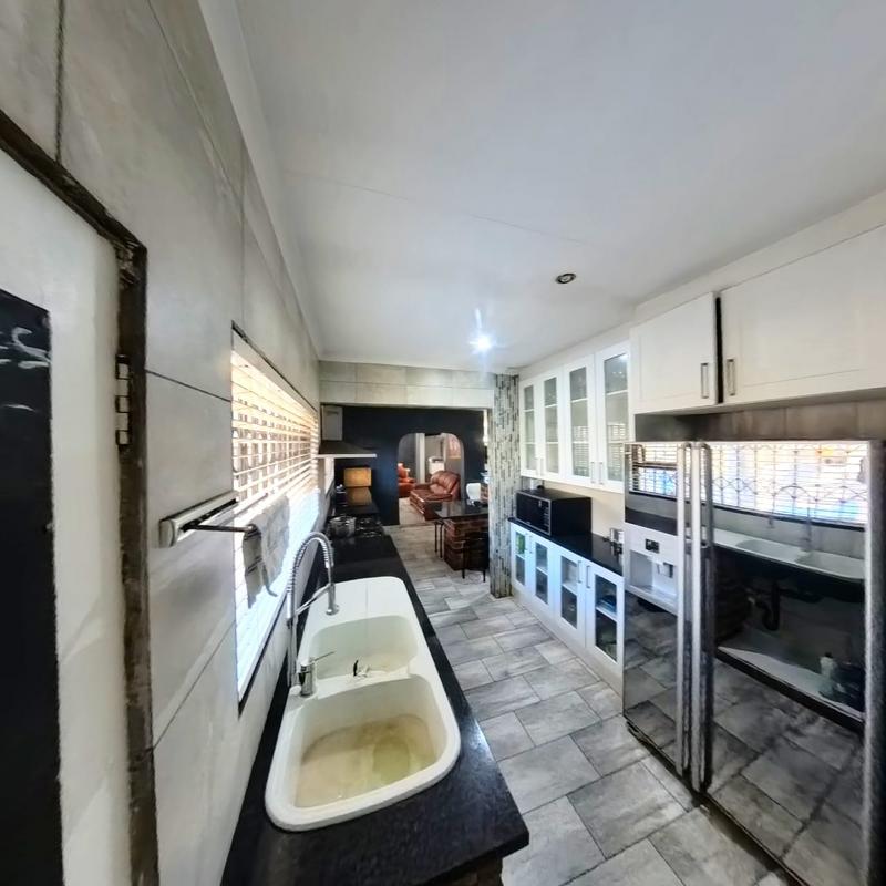 4 Bedroom Property for Sale in Glen Marais Gauteng