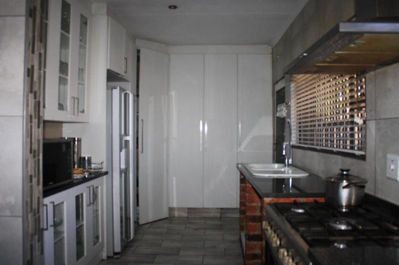 4 Bedroom Property for Sale in Glen Marais Gauteng