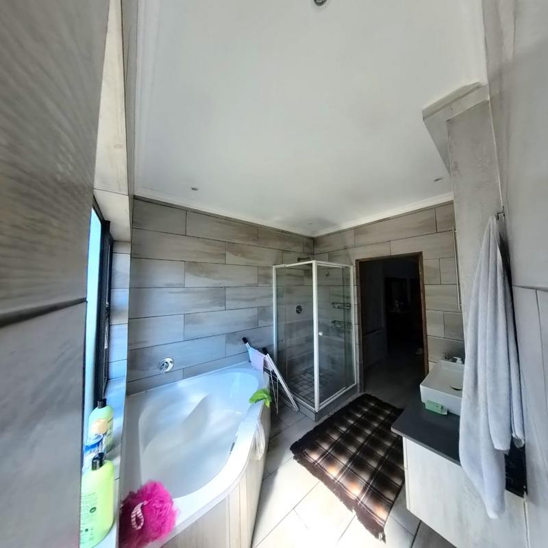 4 Bedroom Property for Sale in Glen Marais Gauteng