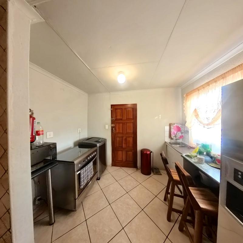 3 Bedroom Property for Sale in Clayville Gauteng