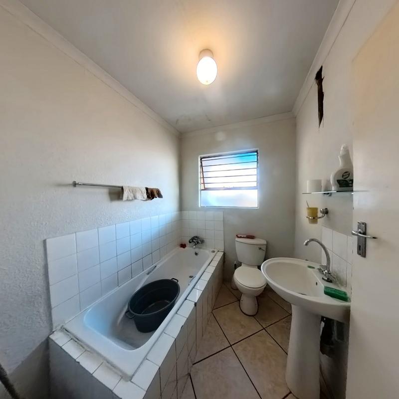 3 Bedroom Property for Sale in Clayville Gauteng