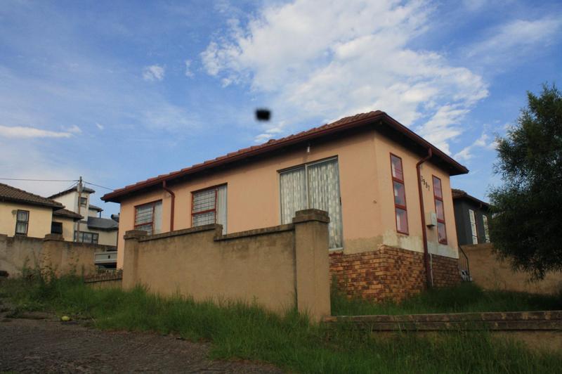 3 Bedroom Property for Sale in Clayville Gauteng