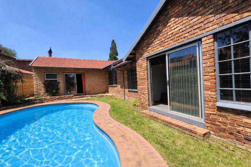 3 Bedroom Property for Sale in Radiokop Gauteng