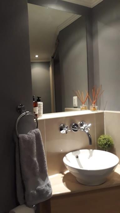 To Let 1 Bedroom Property for Rent in Sandton Gauteng