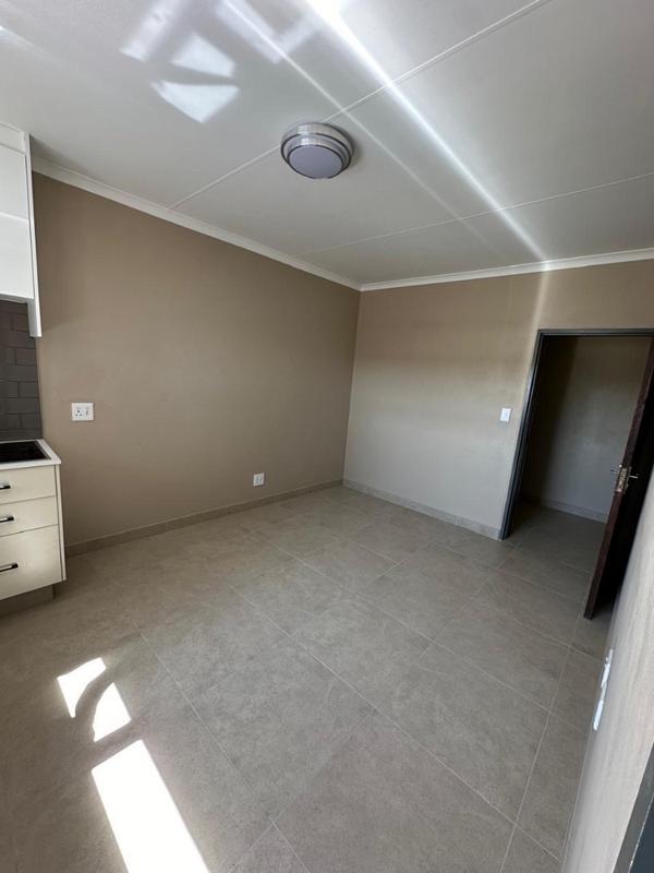 To Let 1 Bedroom Property for Rent in Glen Austin AH Gauteng