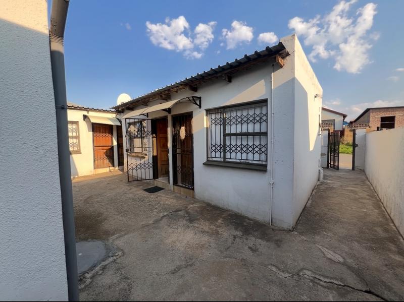 8 Bedroom Property for Sale in Birch Acres Gauteng