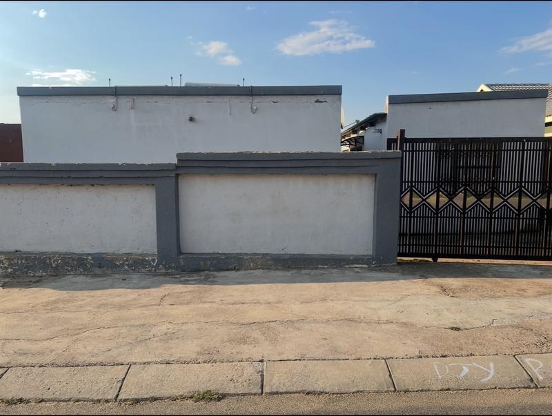 8 Bedroom Property for Sale in Birch Acres Gauteng