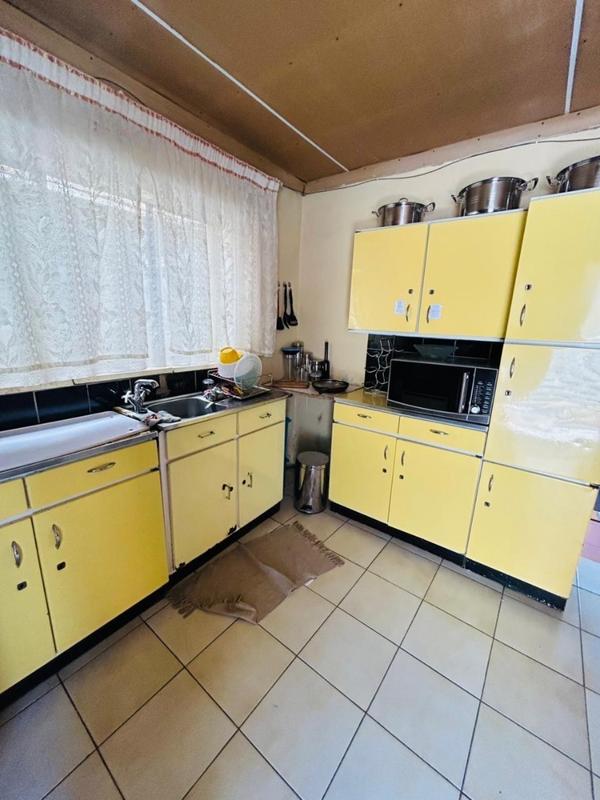 5 Bedroom Property for Sale in Tembisa Central Gauteng