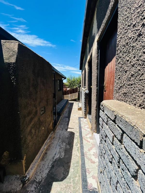 5 Bedroom Property for Sale in Tembisa Central Gauteng