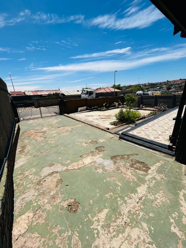 5 Bedroom Property for Sale in Tembisa Central Gauteng