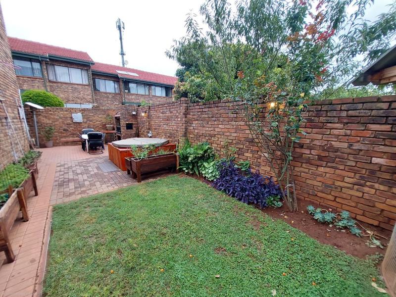 4 Bedroom Property for Sale in Magalieskruin Gauteng