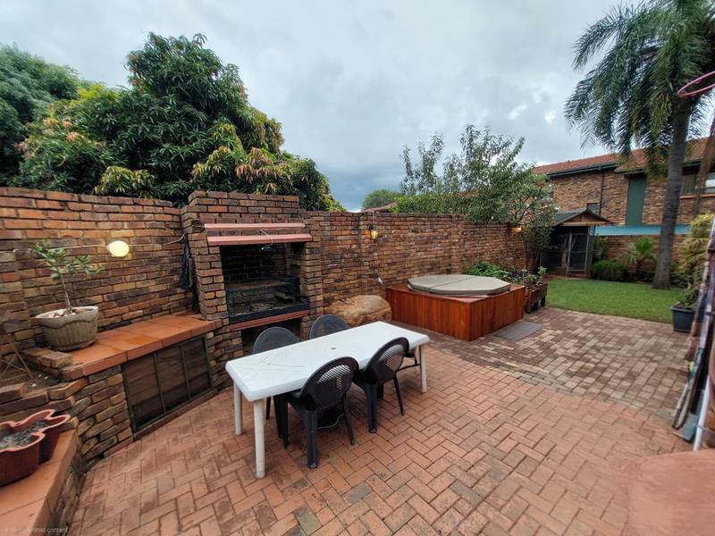 4 Bedroom Property for Sale in Magalieskruin Gauteng