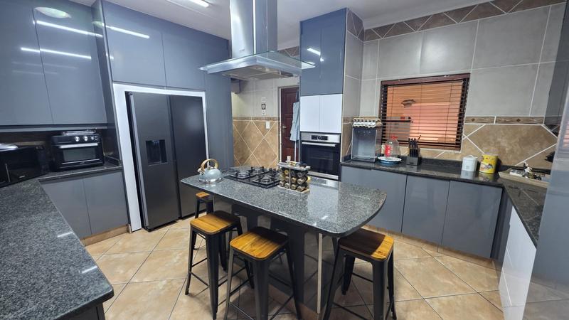 5 Bedroom Property for Sale in Montana Tuine Gauteng