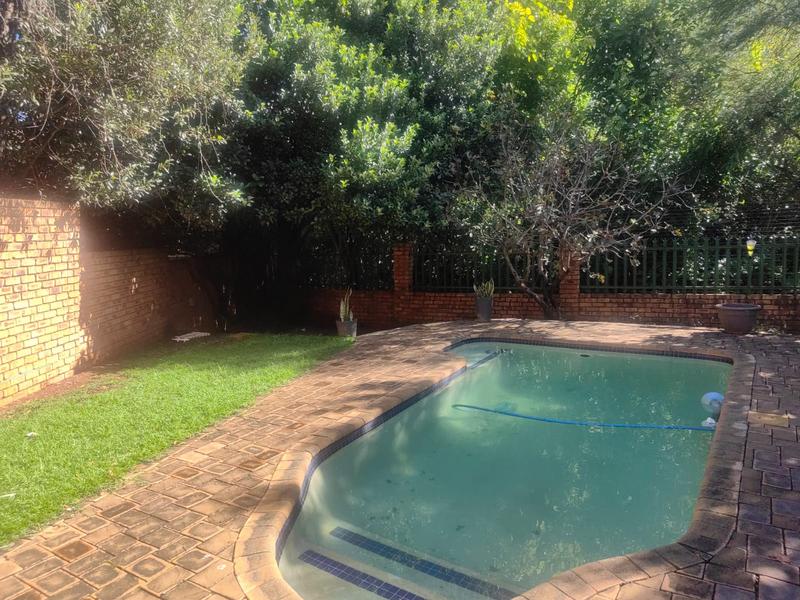 To Let 4 Bedroom Property for Rent in Faerie Glen Gauteng