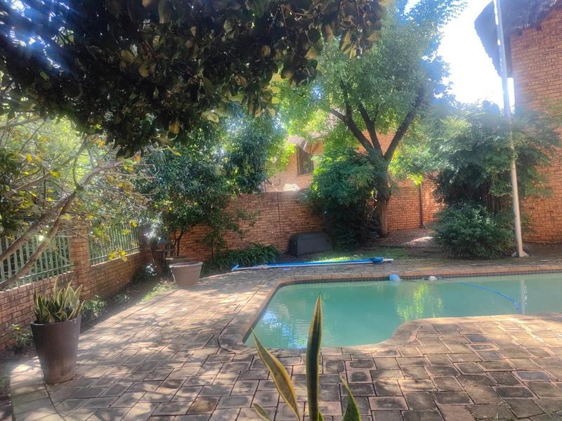 To Let 4 Bedroom Property for Rent in Faerie Glen Gauteng