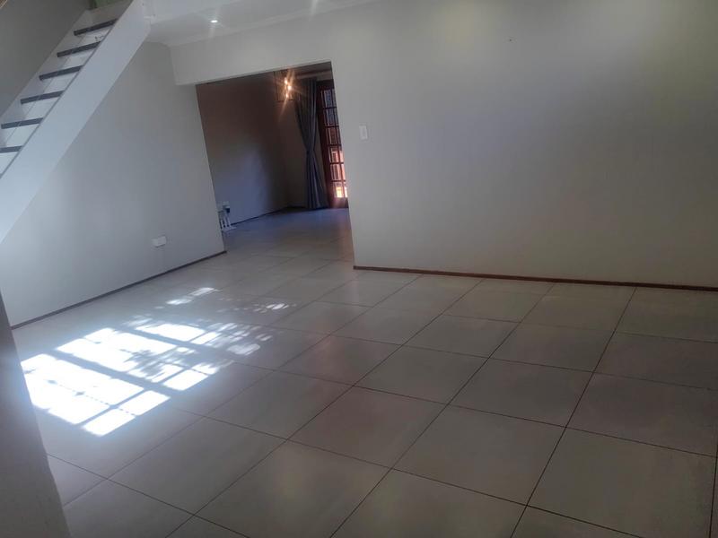 To Let 4 Bedroom Property for Rent in Faerie Glen Gauteng