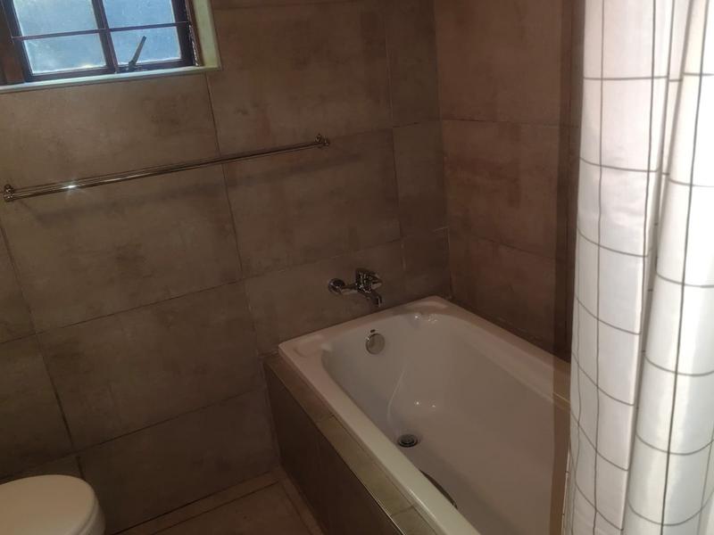 To Let 4 Bedroom Property for Rent in Faerie Glen Gauteng