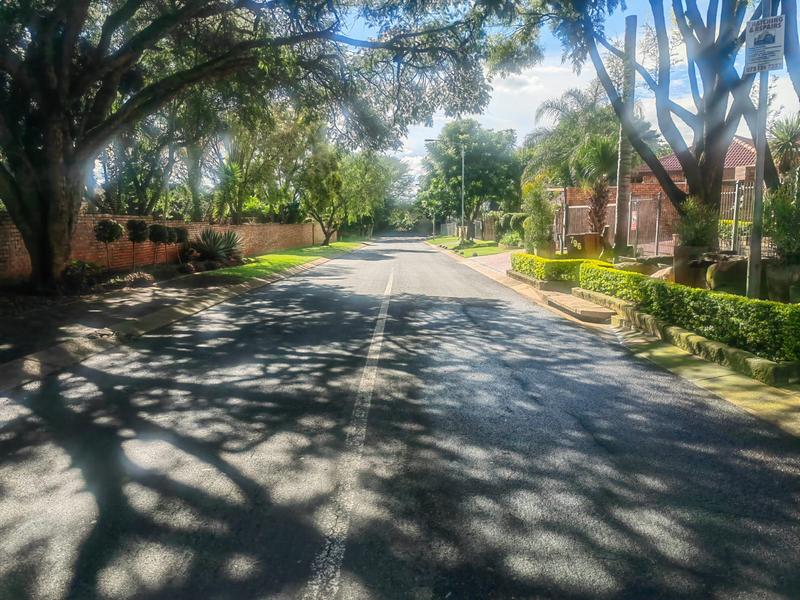 To Let 4 Bedroom Property for Rent in Faerie Glen Gauteng