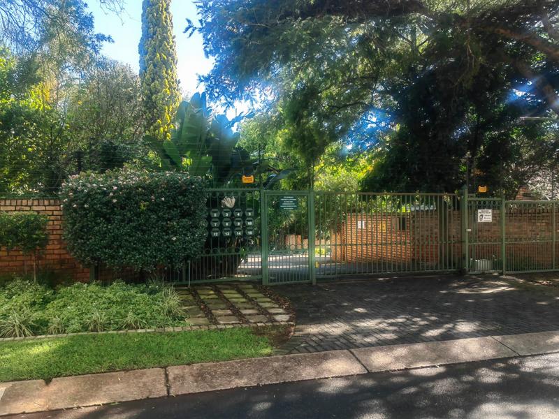 To Let 4 Bedroom Property for Rent in Faerie Glen Gauteng
