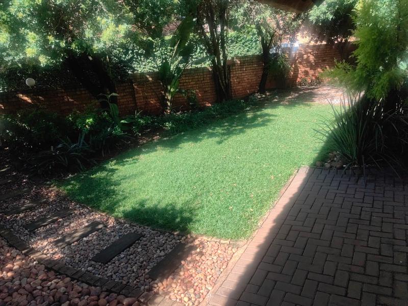 To Let 4 Bedroom Property for Rent in Faerie Glen Gauteng