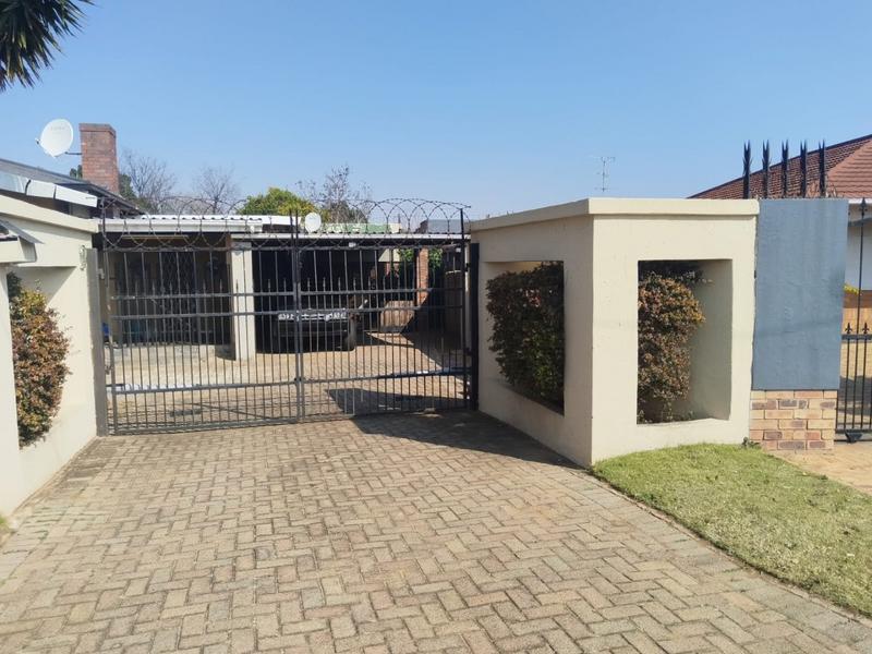 To Let 1 Bedroom Property for Rent in Discovery Gauteng